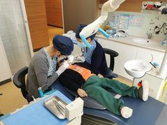 -瑞尔齿科(上海长风大悦城店)