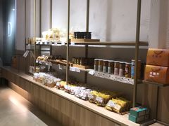 自助取餐区-顶东面包花园·生日蛋糕(世博店)