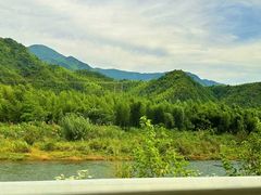 -安吉龙王山峡谷漂流