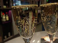 -wineapp葡萄酒餐吧(外滩金融中心店)