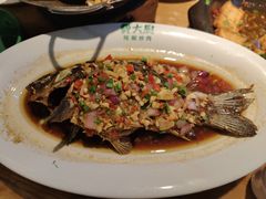 香酥大鲫鱼-费大厨辣椒炒肉(万家丽一店)