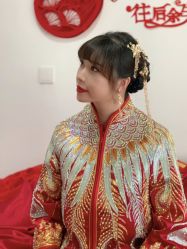 -觅白婚纱礼服馆
