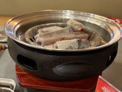 -围炉肉舍•炭烤活鳗•丹东海鲜烤肉(步行街店)