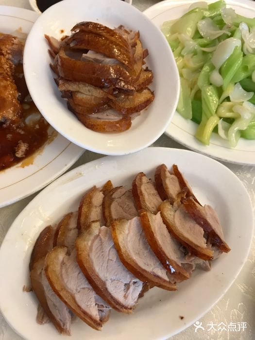 香满楼烤鸭图片