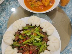 小炒黄牛肉-巴扎美食·新疆菜·西域歌舞表演餐厅(新疆大厦店)