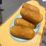 西湖边拥挤的跷脚牛肉馆子