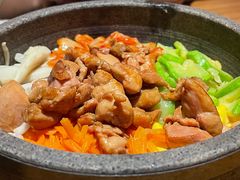 鸡腿肉石锅拌饭-花腰餐吧Bistro烧烤 傣味(传媒大学店)