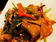 手撕美人椒拌牛肉-云海肴·云南小炒·汽锅鸡(天津国金汇店)