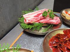 -草家酱蟹炭火烤肉店(珲春南路二店)