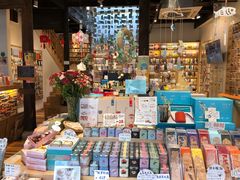 -猫的天空之城概念书店(杭州南宋御街店)