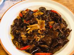 小辣椒炒牛肝菌-胡桃里音乐酒馆(东区店)