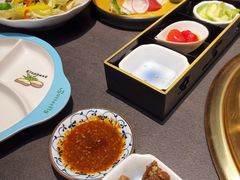 -铭牛烧肉·和牛海鲜自助(高新月牙湖店)