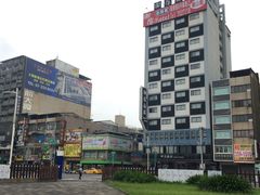 -六合夜市