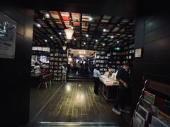 -钟书阁(松江泰晤士小镇店)