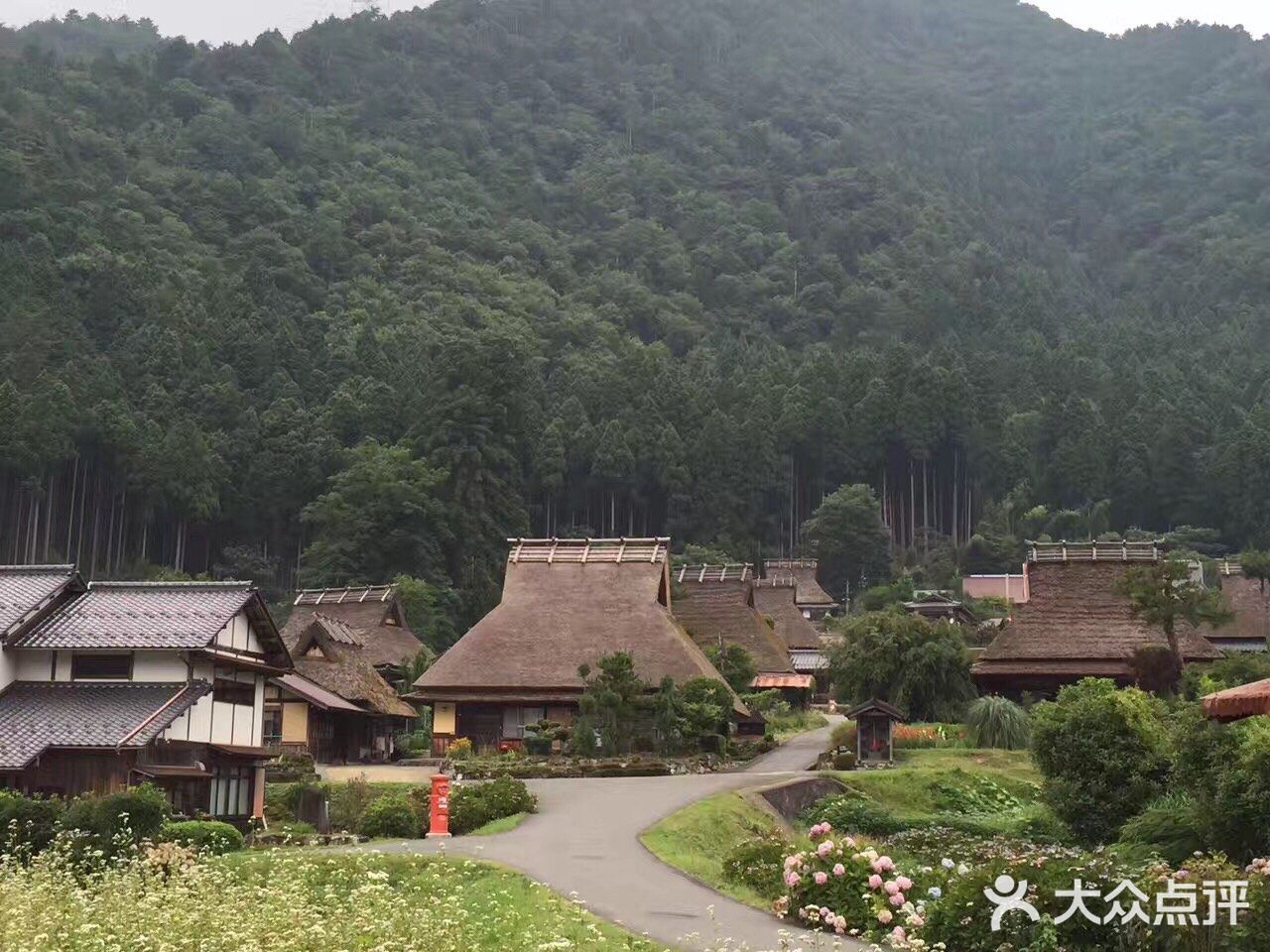 古老的草顶房屋