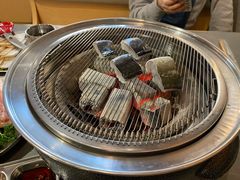 -围炉肉舍•炭烤活鳗•丹东海鲜烤肉(步行街店)