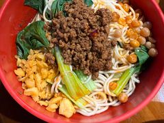 -爆炸头阿姨小四川正宗川味小吃(无任何分店)
