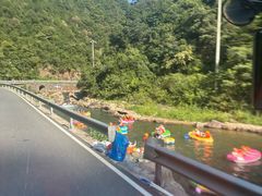 -安吉龙王山峡谷漂流