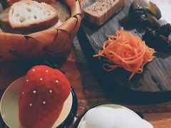 麦咖啡的慕斯蛋糕-羽深肉铺 Steak & Wine