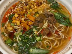 -爆炸头阿姨小四川正宗川味小吃(无任何分店)