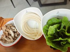-毛辣果·贵州红酸汤牛肉火锅(西单店)