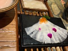 -老牌坊云南鱼豆花火锅(爱建店)