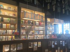 -猫的天空之城概念书店(杭州南宋御街店)