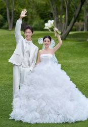 点击看大图 -全城热恋璀璨婚纱摄影