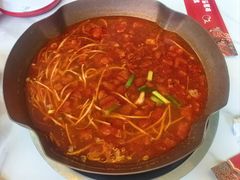 -毛辣果·贵州红酸汤牛肉火锅(西单店)