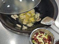 -屯老二农家铁锅炖·行业领军者(梅江店)