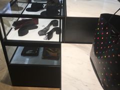 -GIVENCHY(比斯特苏州购物村店)