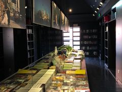 -钟书阁(松江泰晤士小镇店)