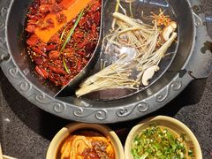 -宽板凳老灶火锅(台湾街店)