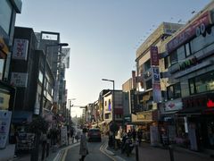 -梨大女人街