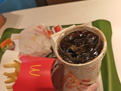 -麦当劳(上海虹桥站30B检票口楼上)