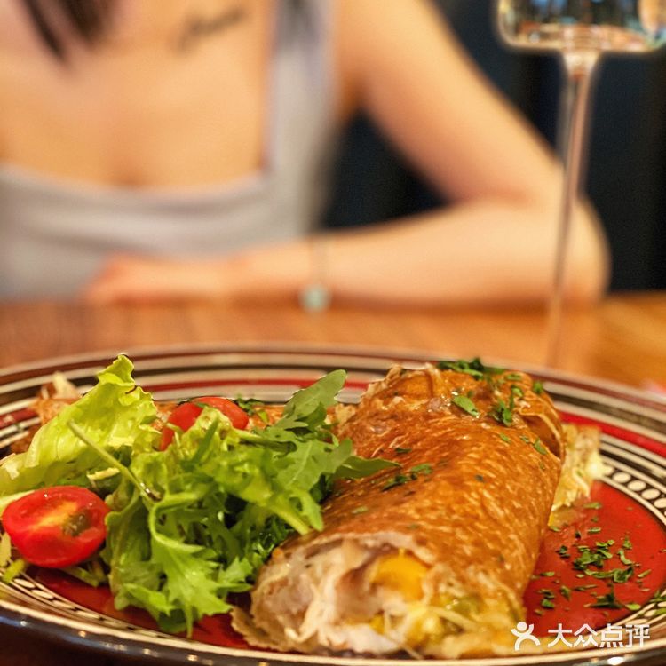 我又来了 这是三里屯吗 明明是巴黎的街边！！