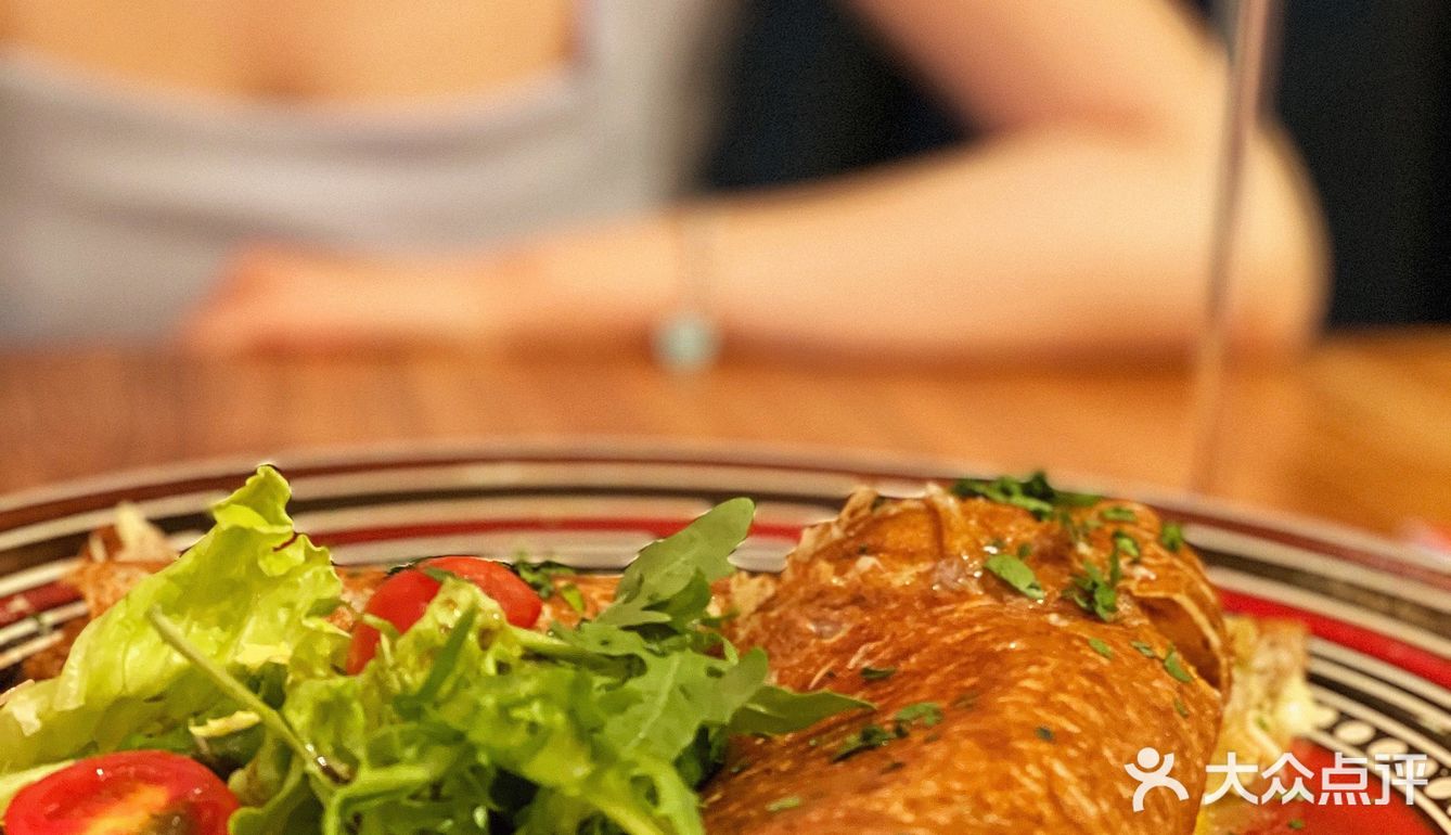 我又来了 这是三里屯吗 明明是巴黎的街边！！