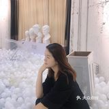 白色背景为主题，满池的白色波波球跟石膏像的结合！