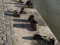 -多瑙河畔鞋履雕塑