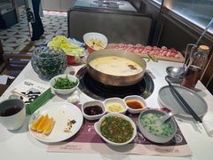 -洪氏嗨捞·广东猪肚鸡·椰子鸡火锅(西咸万象城店)