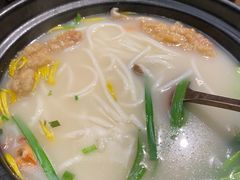 云南过桥米线-云海肴·汽锅鸡·云南代表菜(天山百盛优客店)