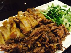 手撕狗肉和带皮狗肉拼盘-英子补身汤(海兰路店)