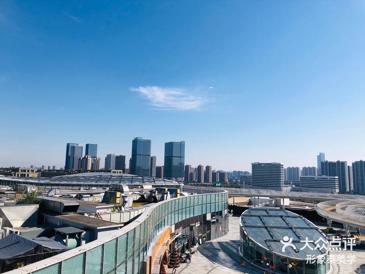奥体印象城的屋顶风光