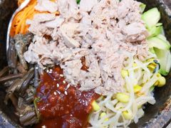 三文鱼拌饭-花食间餐吧(远大购物中心群力店)