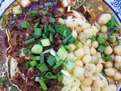 -渝之汇牛肉豌杂面