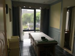 -静博士养生美容连锁