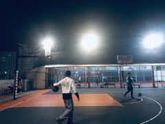 -洛克公园·篮球·足球·羽毛球(莘庄店)