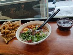 -爆炸头阿姨小四川正宗川味小吃(无任何分店)