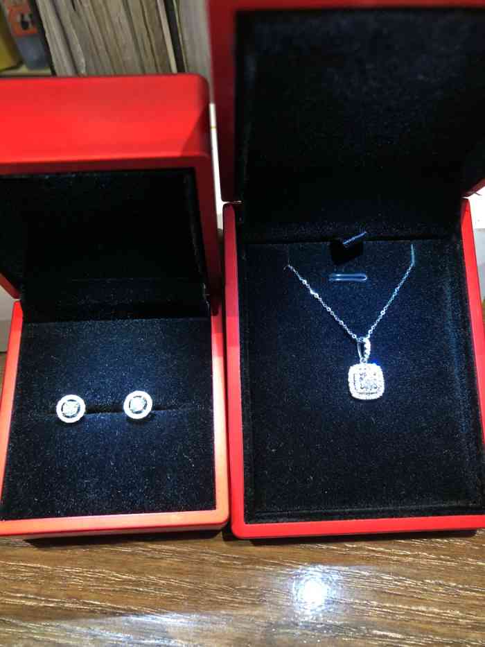 今典钻石(万特国际黄金珠宝中心店)-"服务很好,讲解很热心,买的很满意