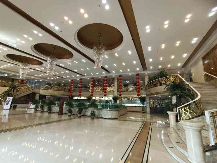 环美大酒楼(微山路店)-"这里的环境还可以的了,感觉还是比较舒服的.